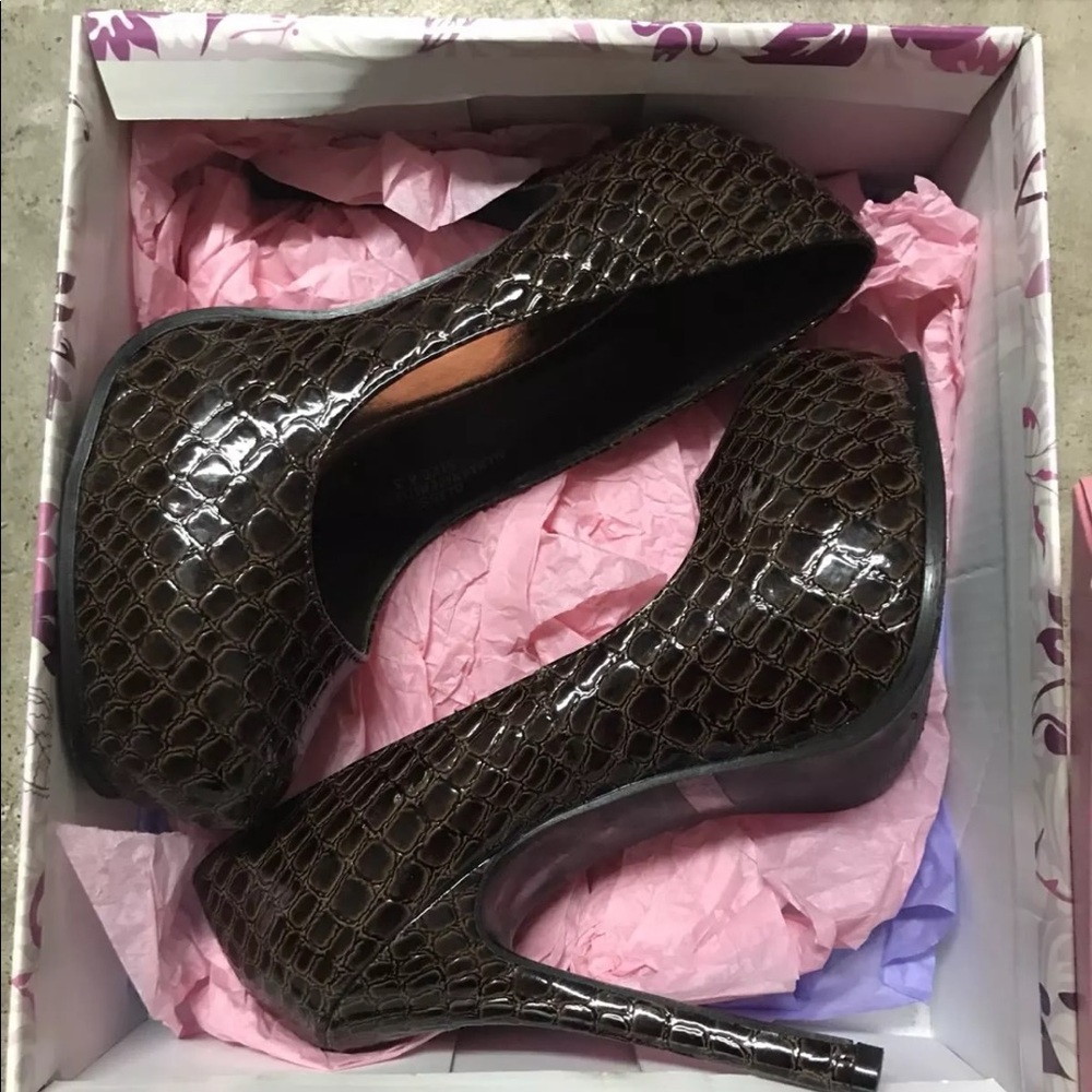 Shoedazzle Brown Tan Textured Platform High Heel